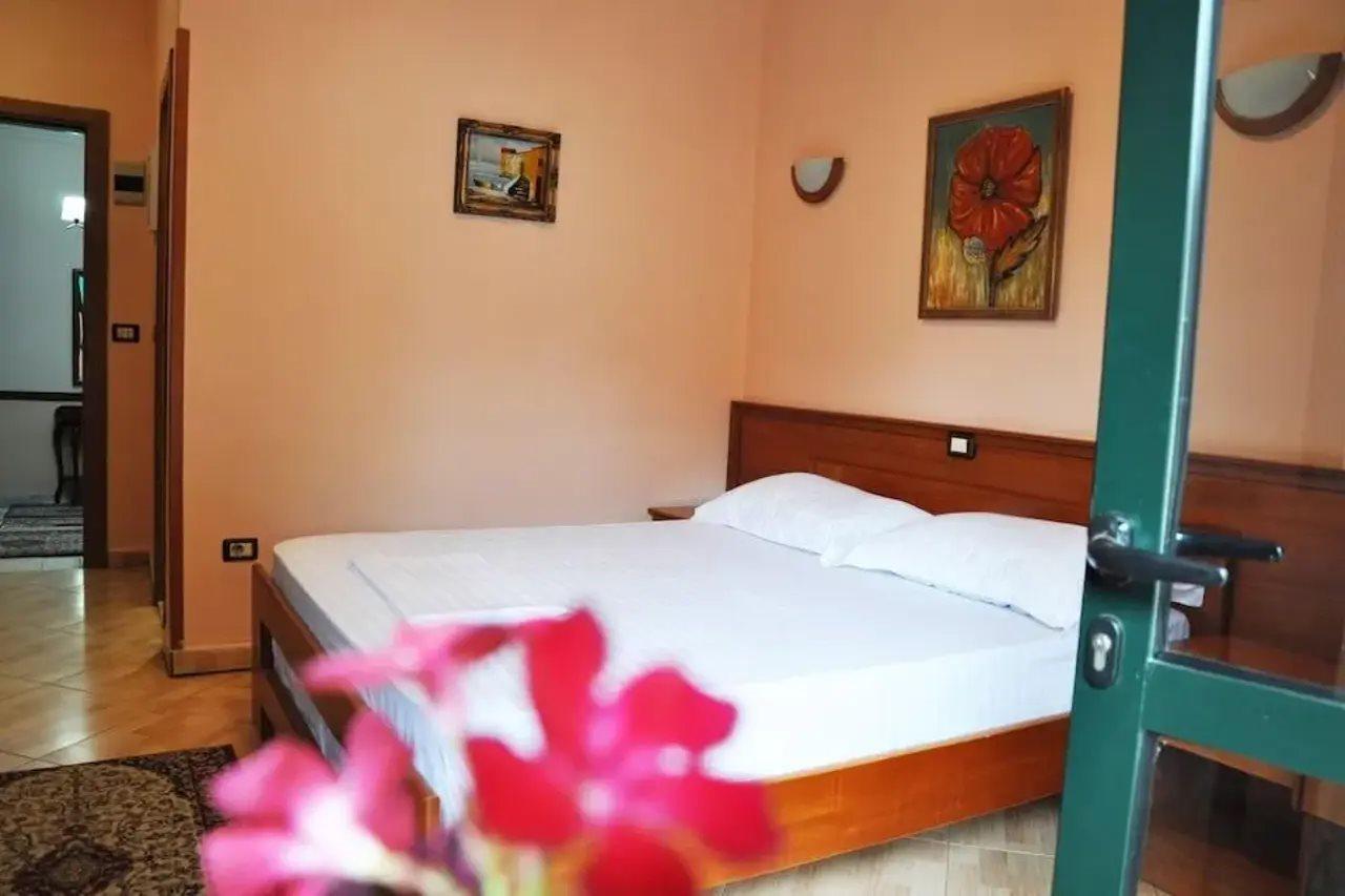 Lugano Hotel Тирана Экстерьер фото
