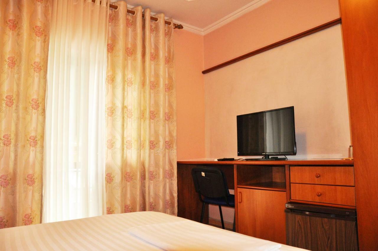 Lugano Hotel Тирана Экстерьер фото